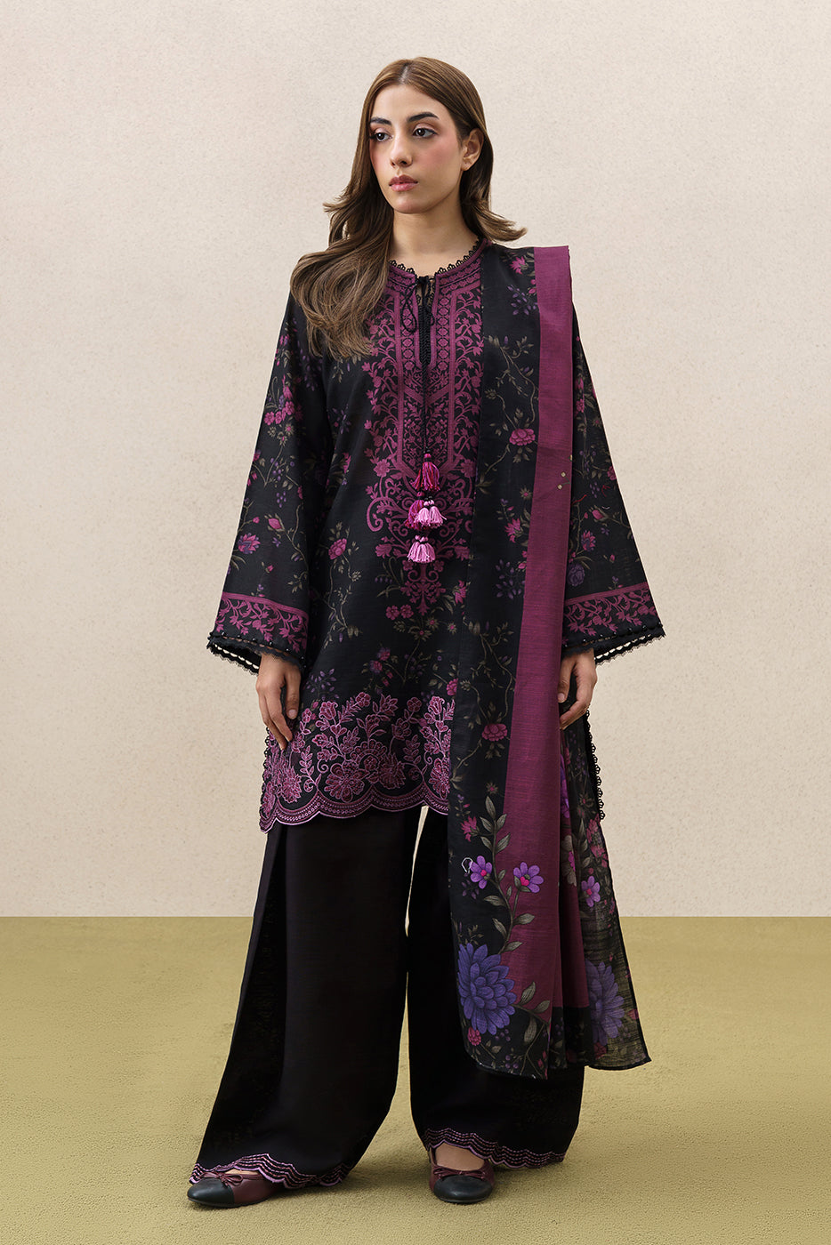 3 PIECE EMBROIDERED SLUB KHADDAR SUIT-MAJESTIC HEM (UNSTITCHED)