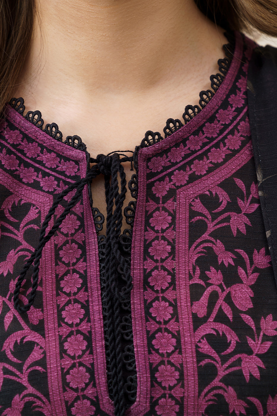 3 PIECE EMBROIDERED SLUB KHADDAR SUIT-MAJESTIC HEM (UNSTITCHED)