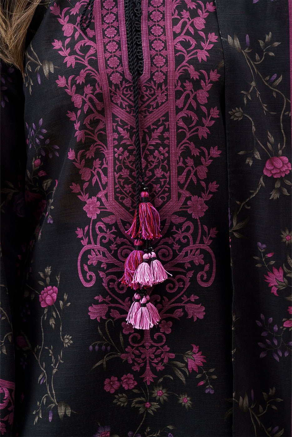 3 PIECE EMBROIDERED SLUB KHADDAR SUIT-MAJESTIC HEM (UNSTITCHED)