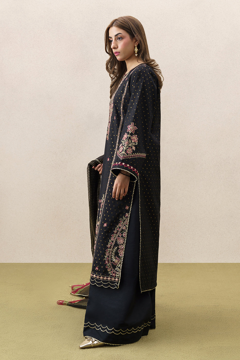 3 PIECE EMBROIDERED YARN DYED JACQUARD SUIT-GARNET GRACE (UNSTITCHED)