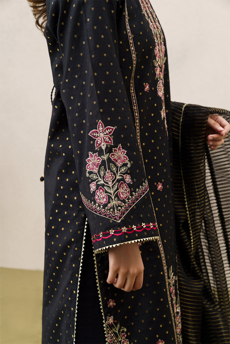3 PIECE EMBROIDERED YARN DYED JACQUARD SUIT-GARNET GRACE (UNSTITCHED)