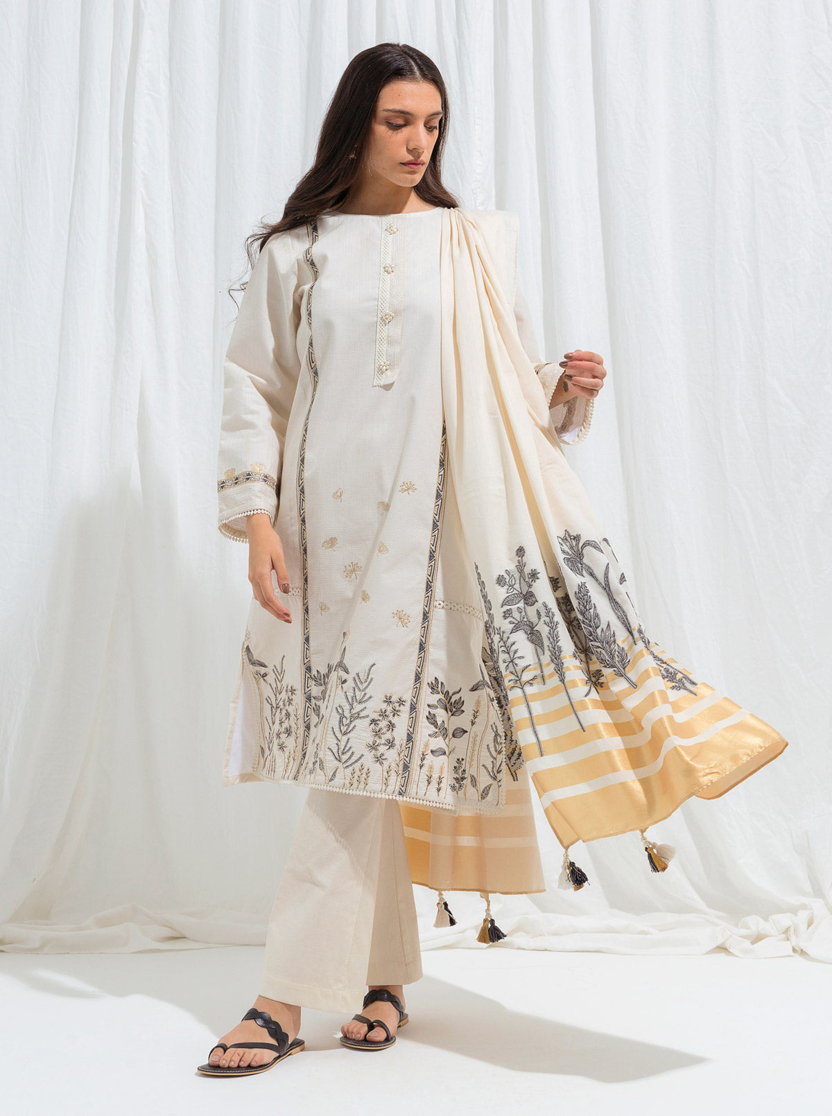 Pearly Dust-Embroidered -2P