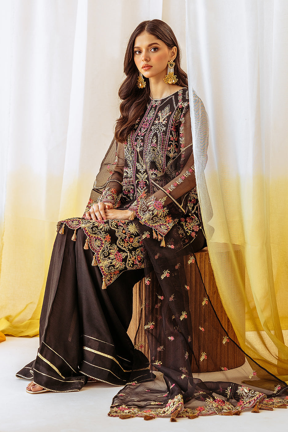 Plain organza dupatta with trimmings