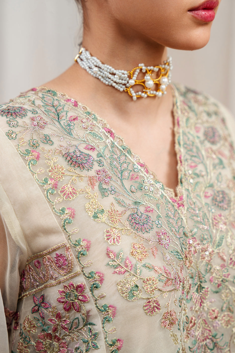 Plain chiffon dupatta with trimmings:
