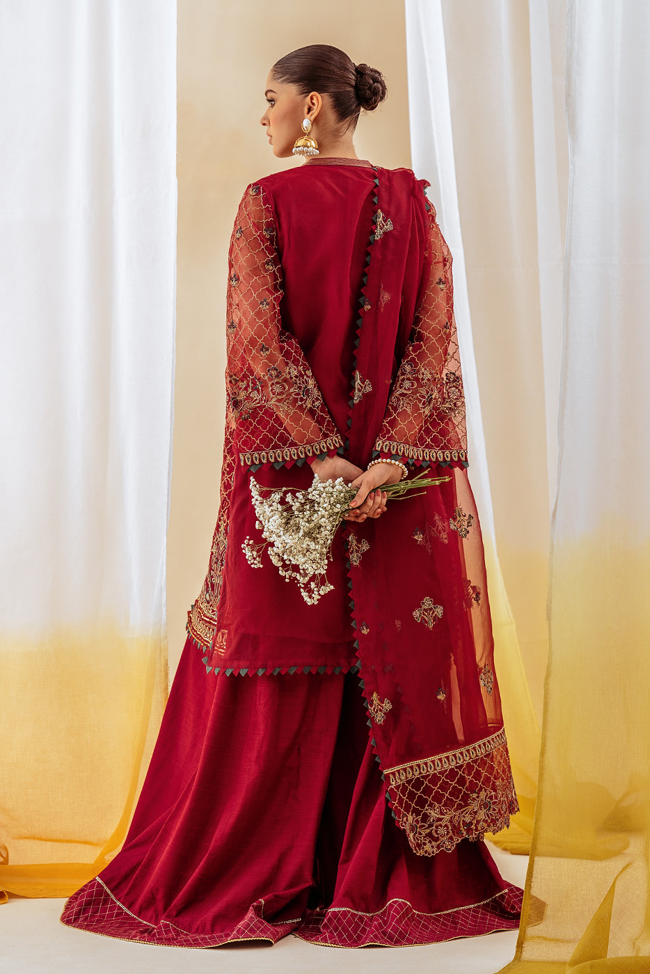 Embroidered organza dupatta ( as shown)