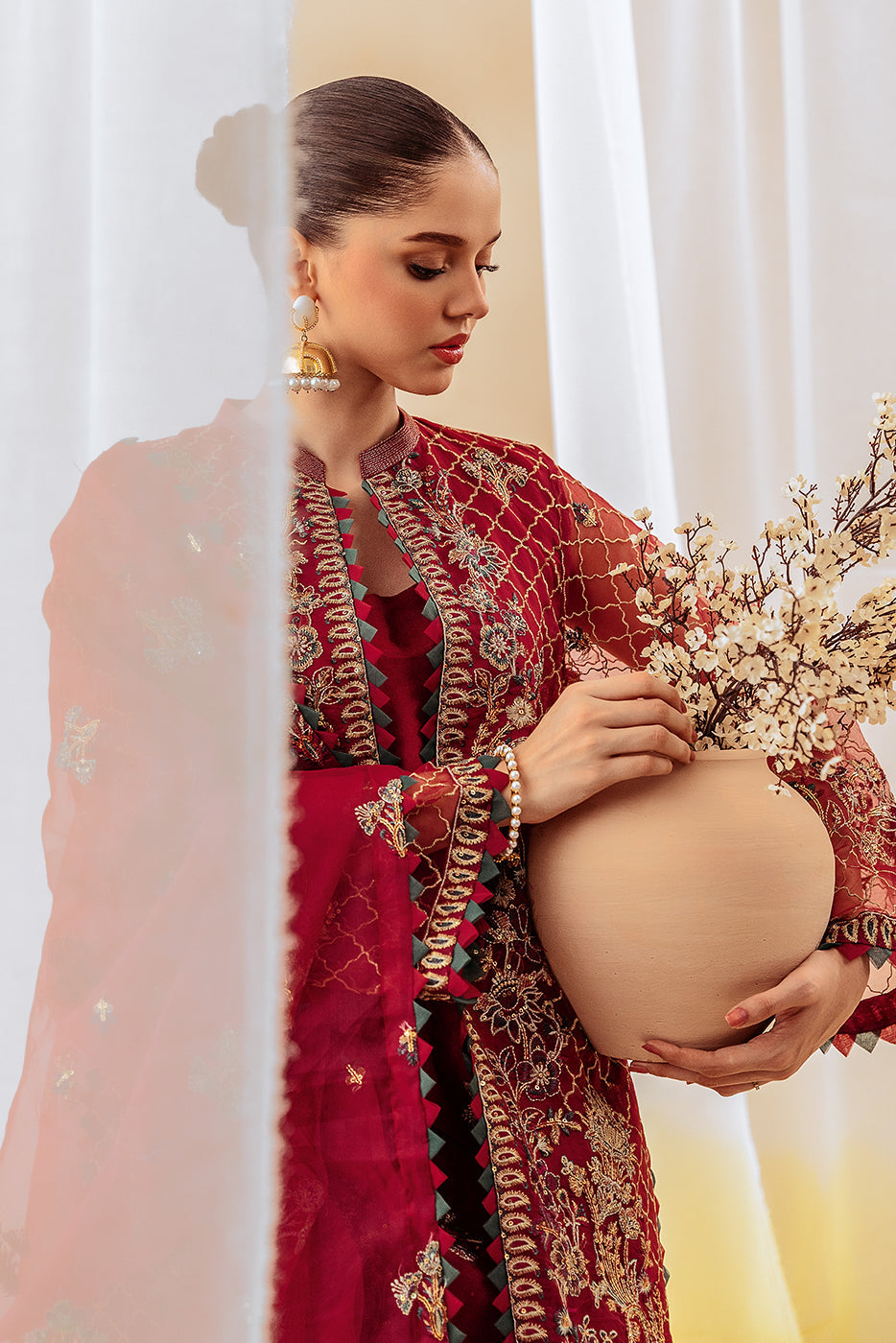Embroidered organza dupatta ( as shown)