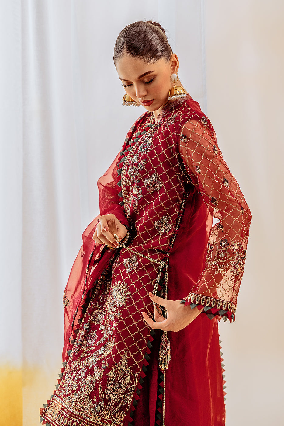 Embroidered organza dupatta ( as shown)