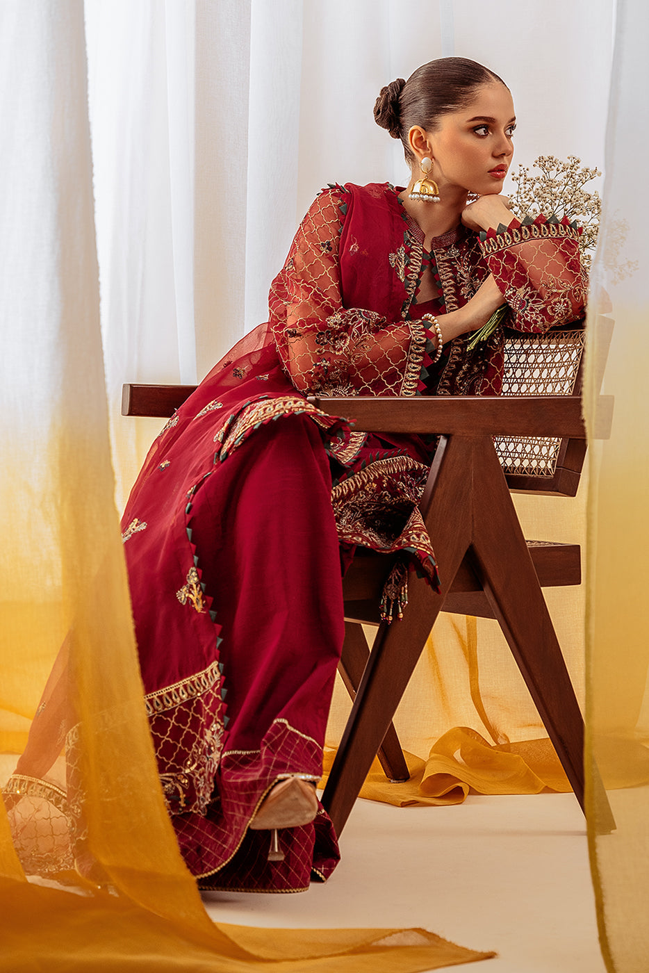 Embroidered organza dupatta ( as shown)