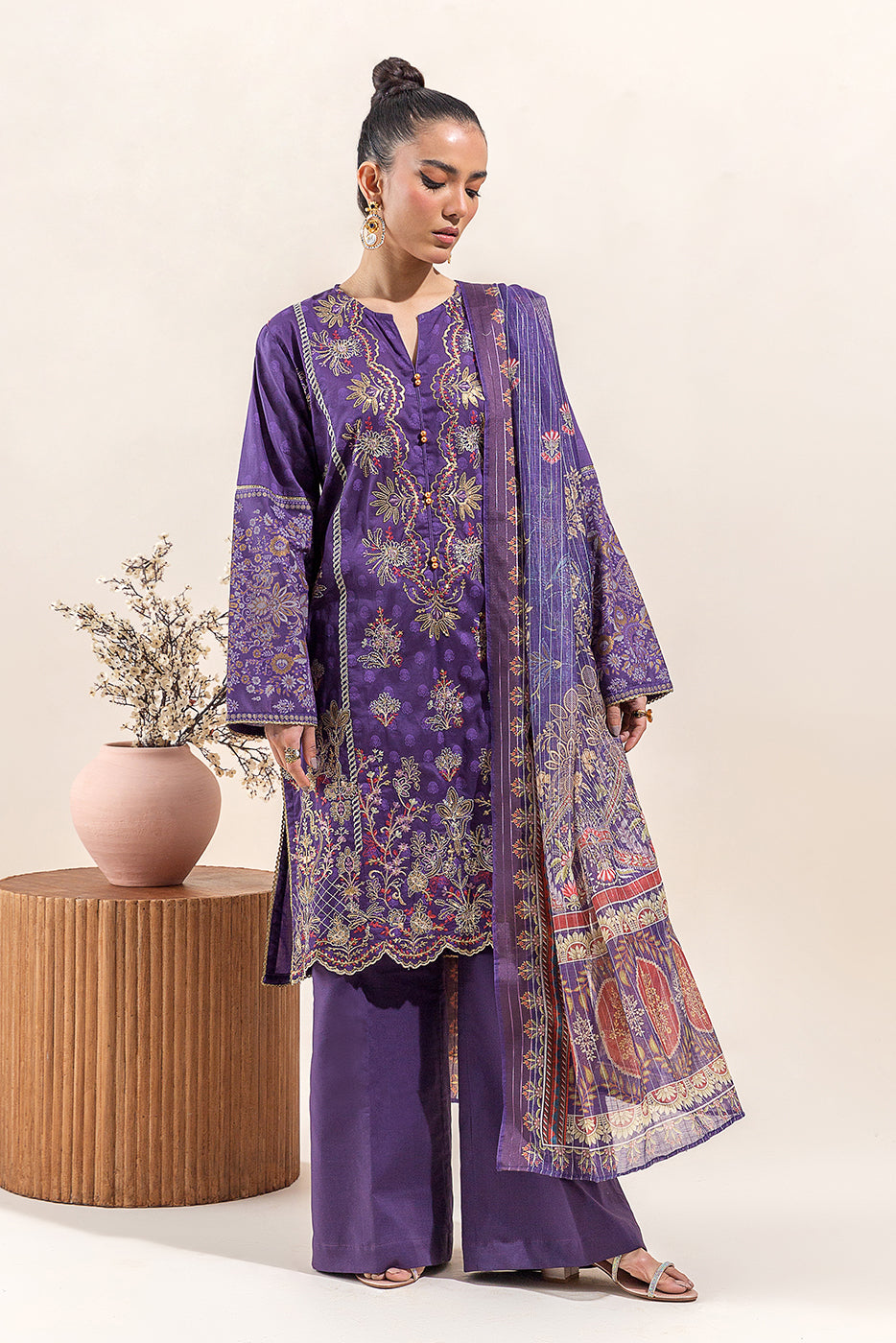 Ruffled Organza dupatta (as shown)