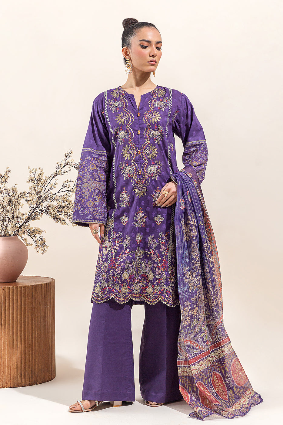 Ruffled Organza dupatta (as shown)