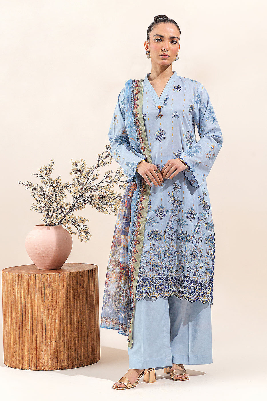 Plain chiffon dupatta with trimmings