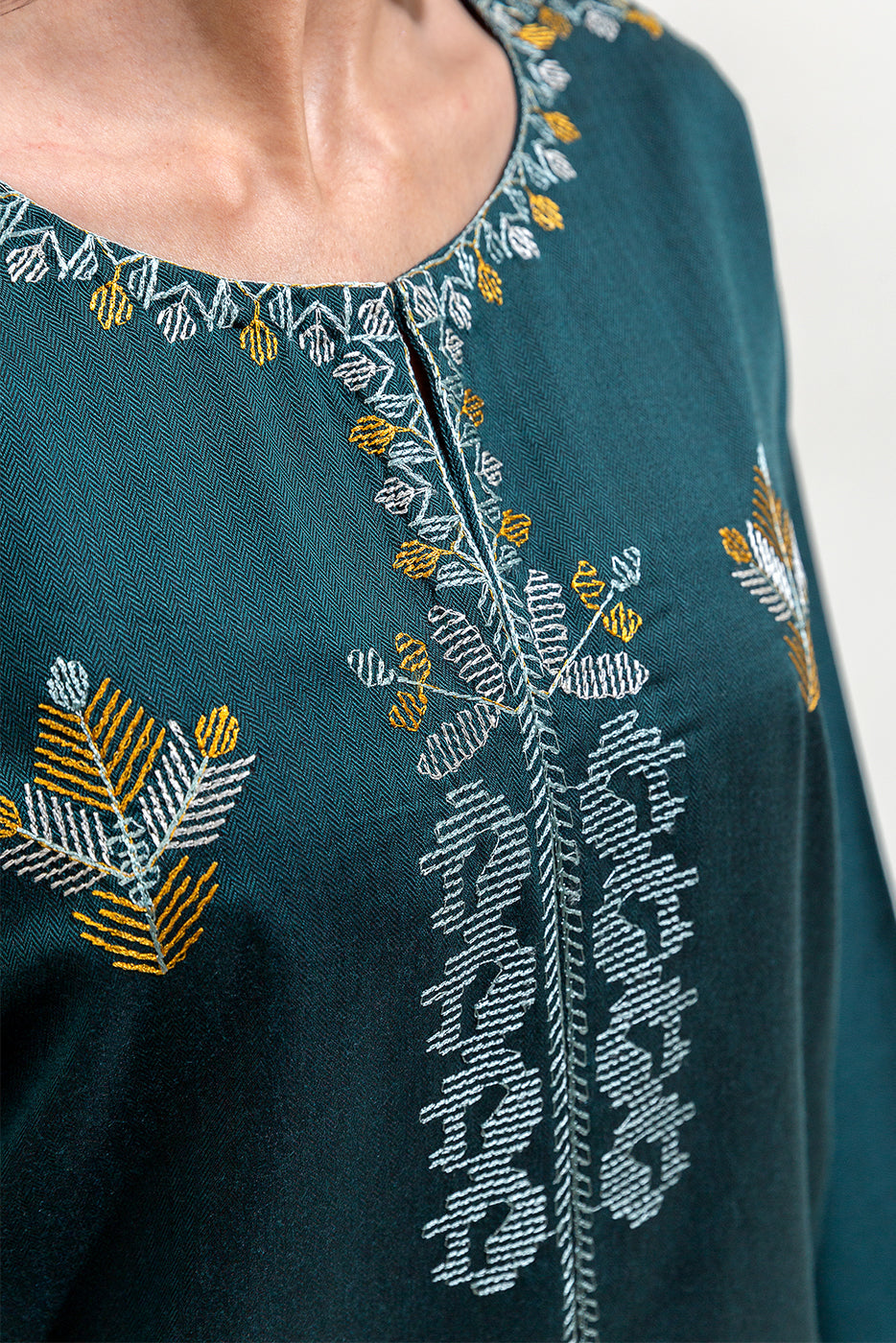 Embroidered Lawn Shirt (Pret)