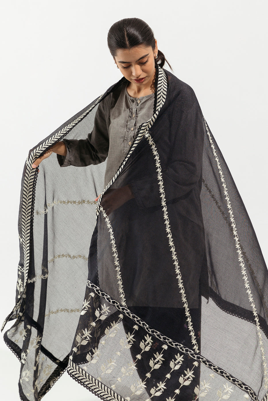 EMBROIDERED DUPATTA