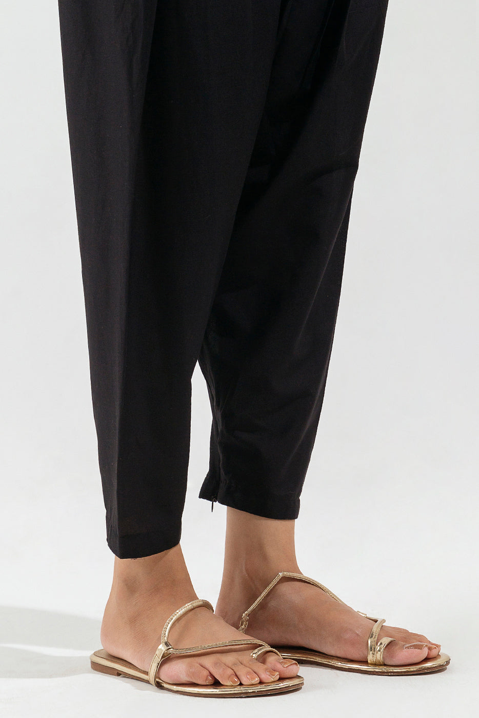 BASIC STRAIGHT PANTS