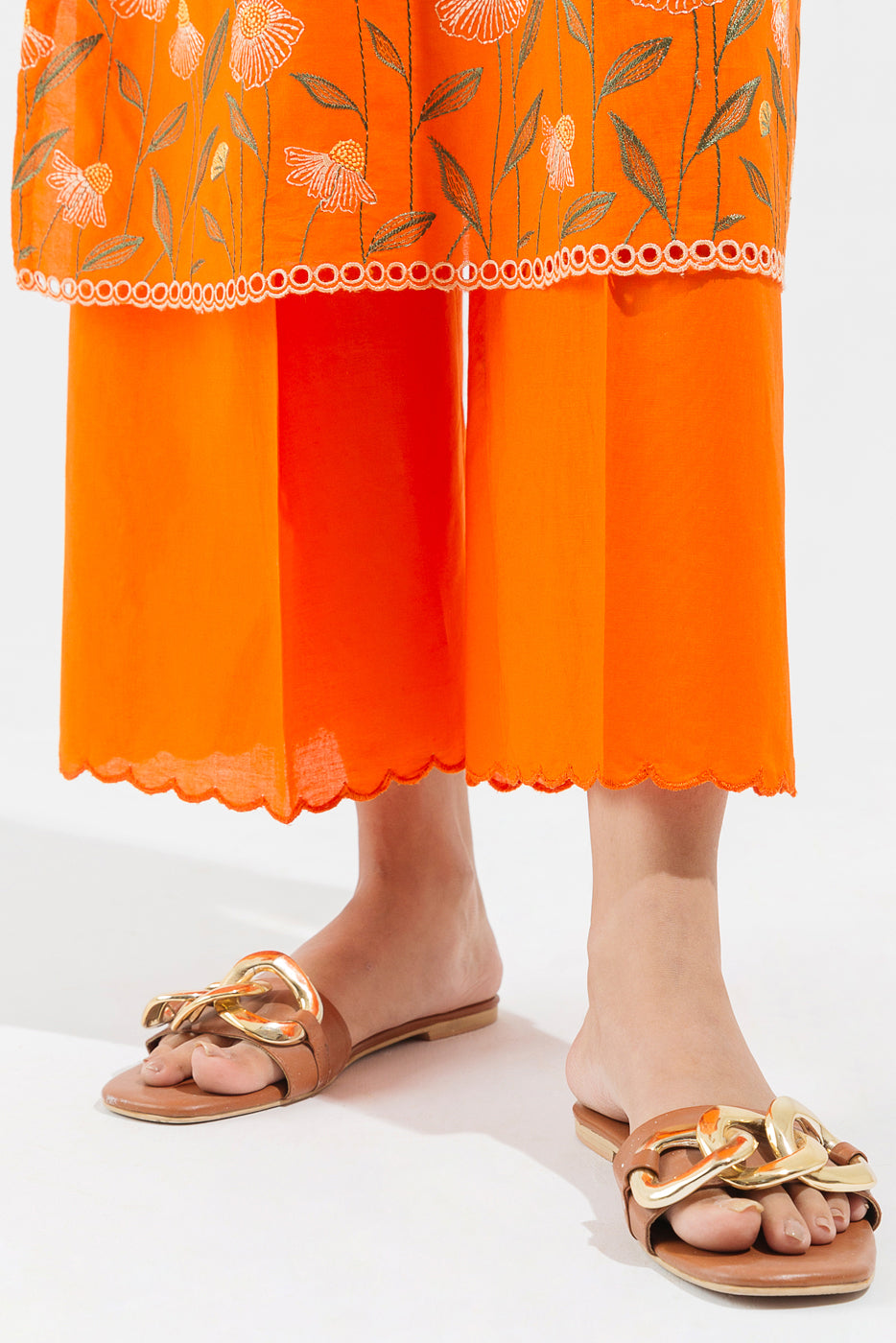 2 Piece Embroidered Lawn Suit (Pret)