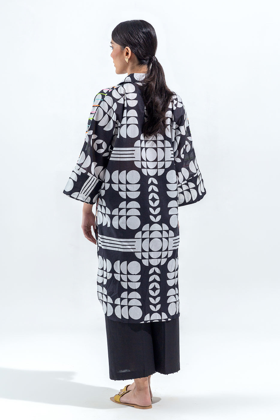 Embroidered Lawn Shirt (Pret)