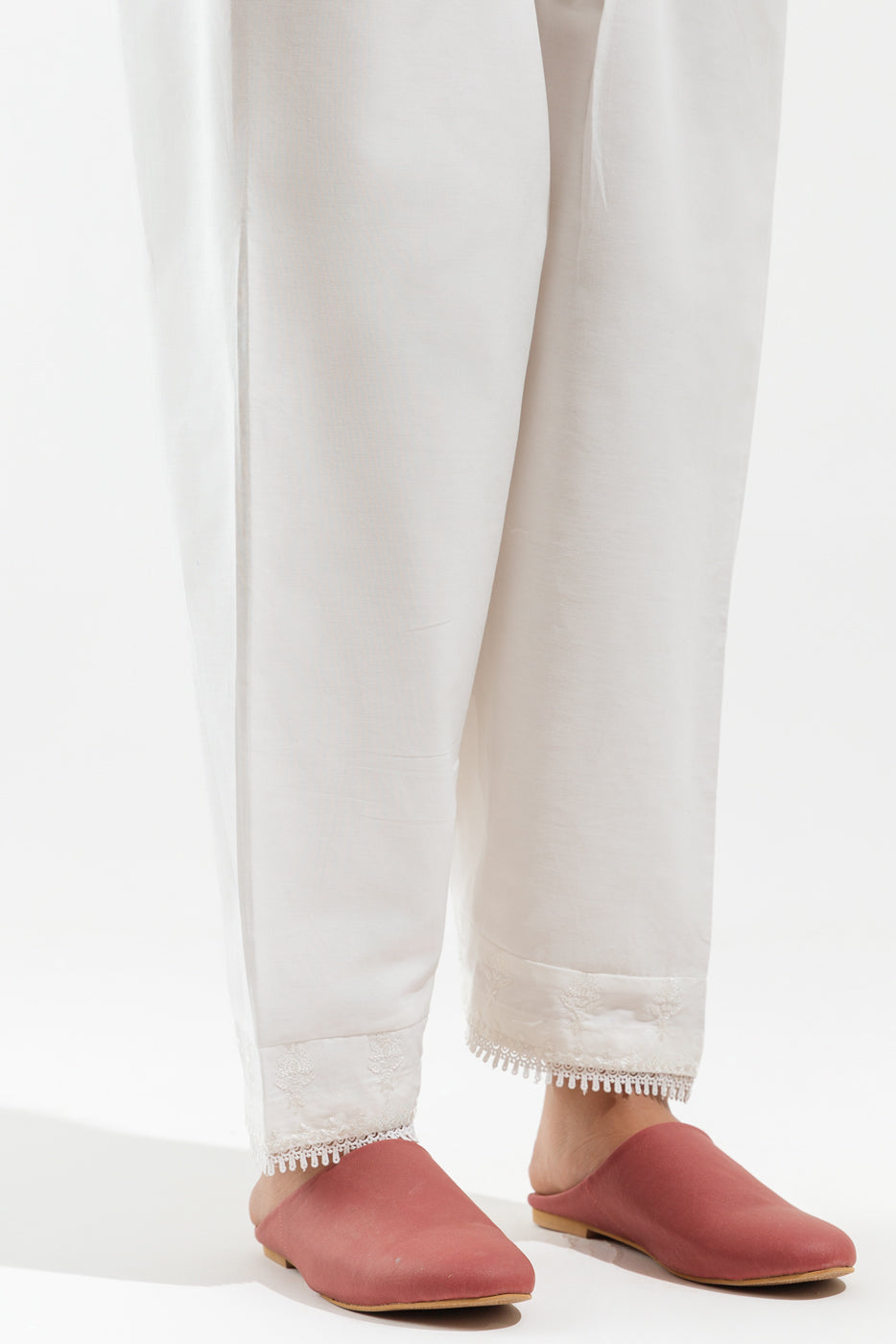 EMBROIDERED STRAIGHT PANTS