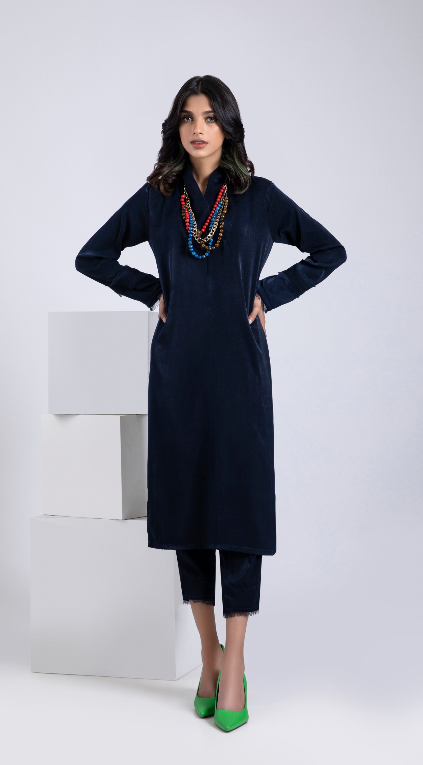 https://cdn.shopify.com/s/files/1/0654/4313/5706/products/Bella2.png?v=1666342948