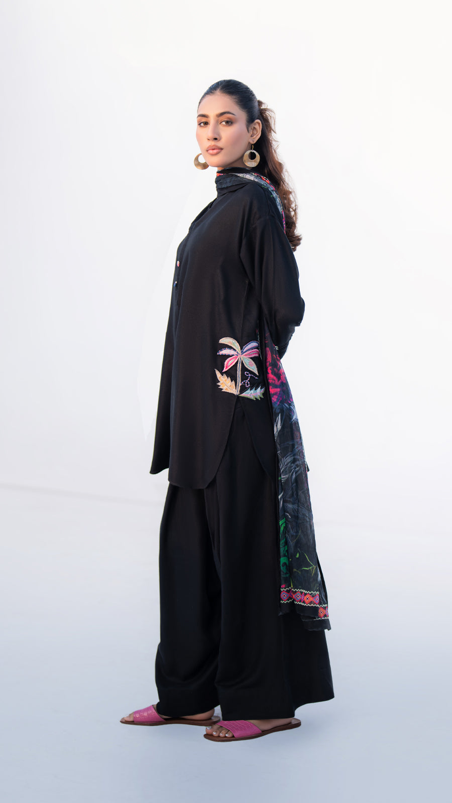 https://cdn.shopify.com/s/files/1/0654/4313/5706/files/Black3_62514494-f60d-4a11-9c00-a8a238e986ef.jpg?v=1733997472
