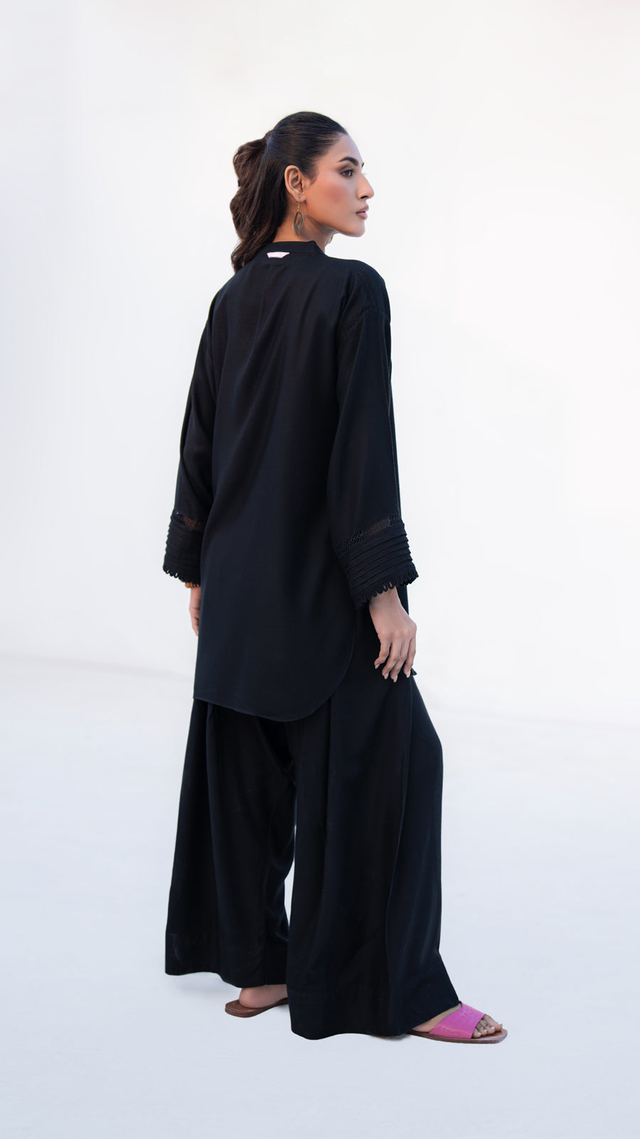 https://cdn.shopify.com/s/files/1/0654/4313/5706/files/Black5.jpg?v=1733997472