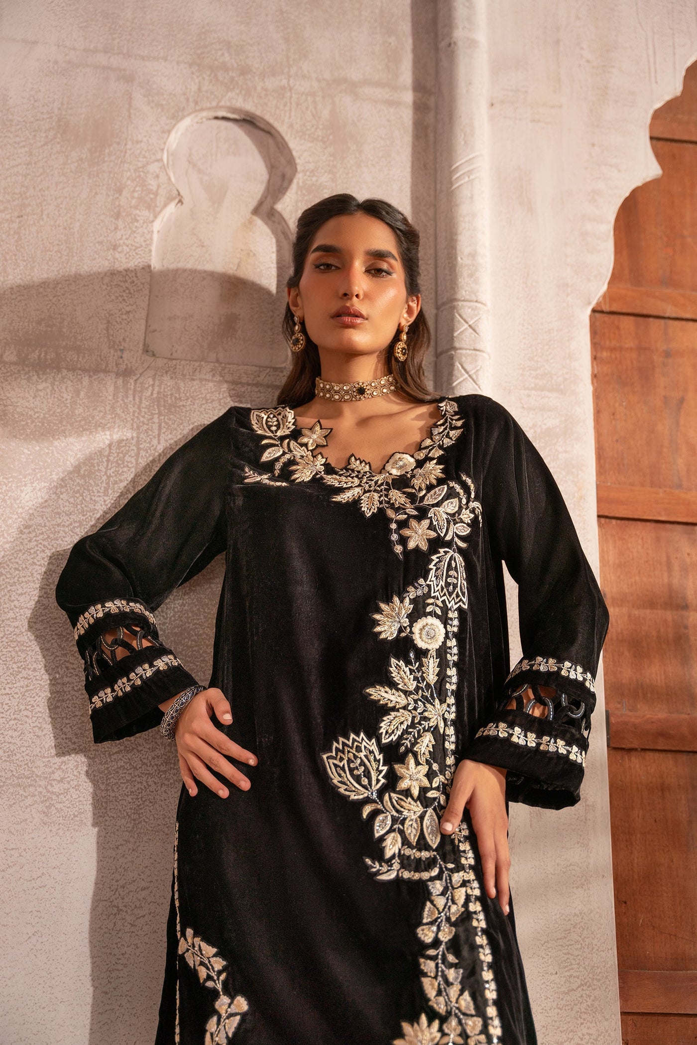 https://cdn.shopify.com/s/files/1/0663/9616/0233/files/Black_AGate_5.jpg?v=1763105666