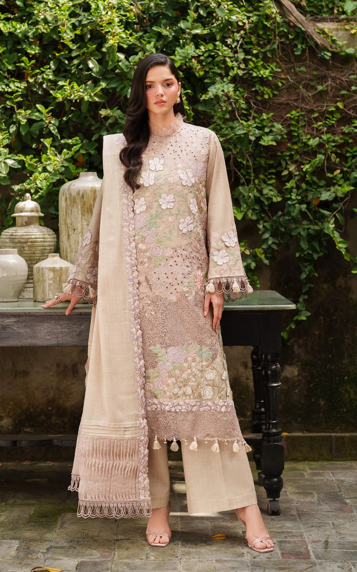Blanc LWC25-03 | 3pcs Embroidered Stitched Suit