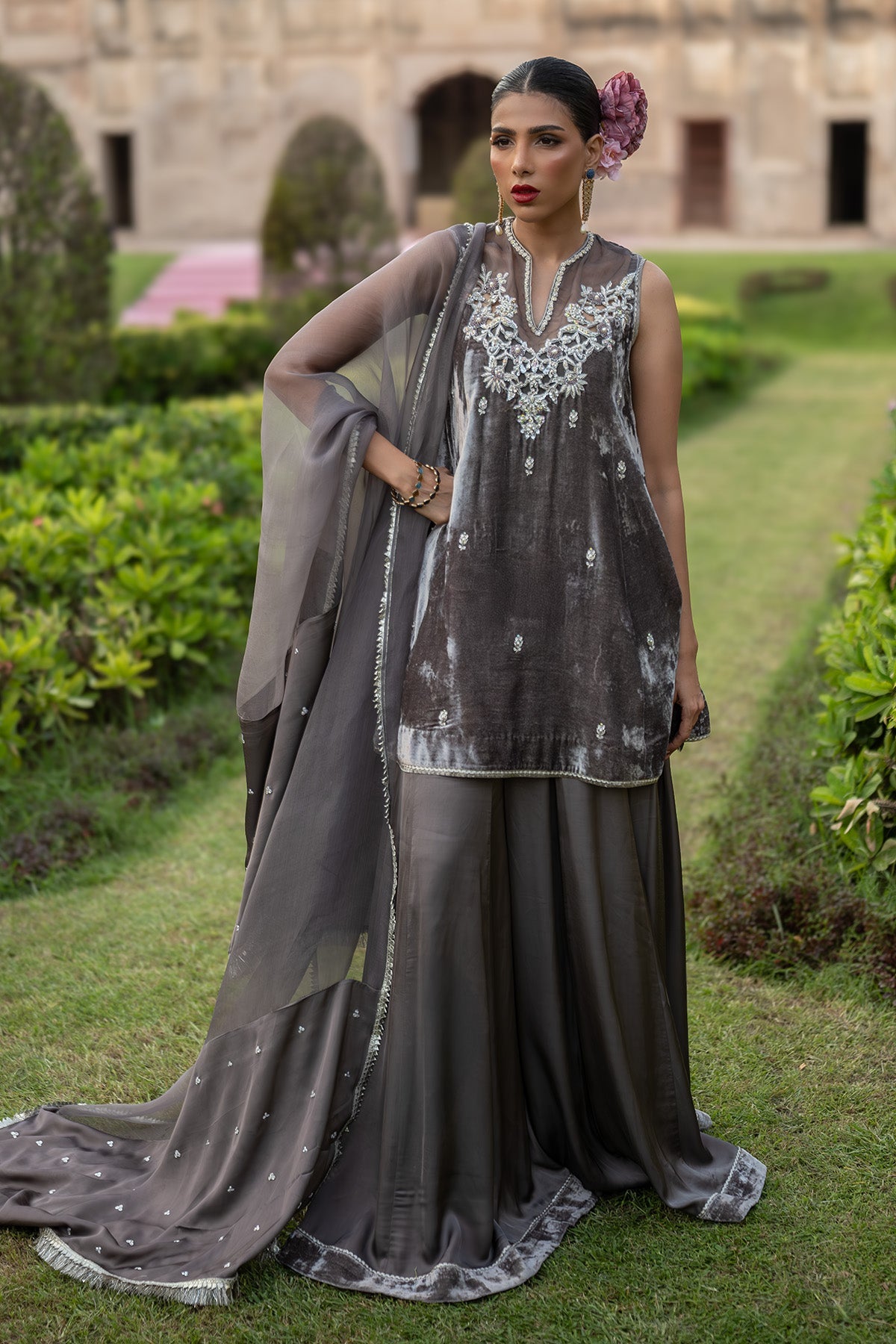 https://cdn.shopify.com/s/files/1/0742/2718/8017/files/CBV-D-06-25-1Dupatta.jpg?v=1761652881