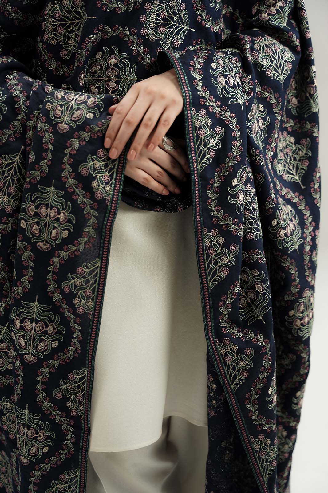 1 Piece Lawn Karandi Embroidered Shawl (CH0093)