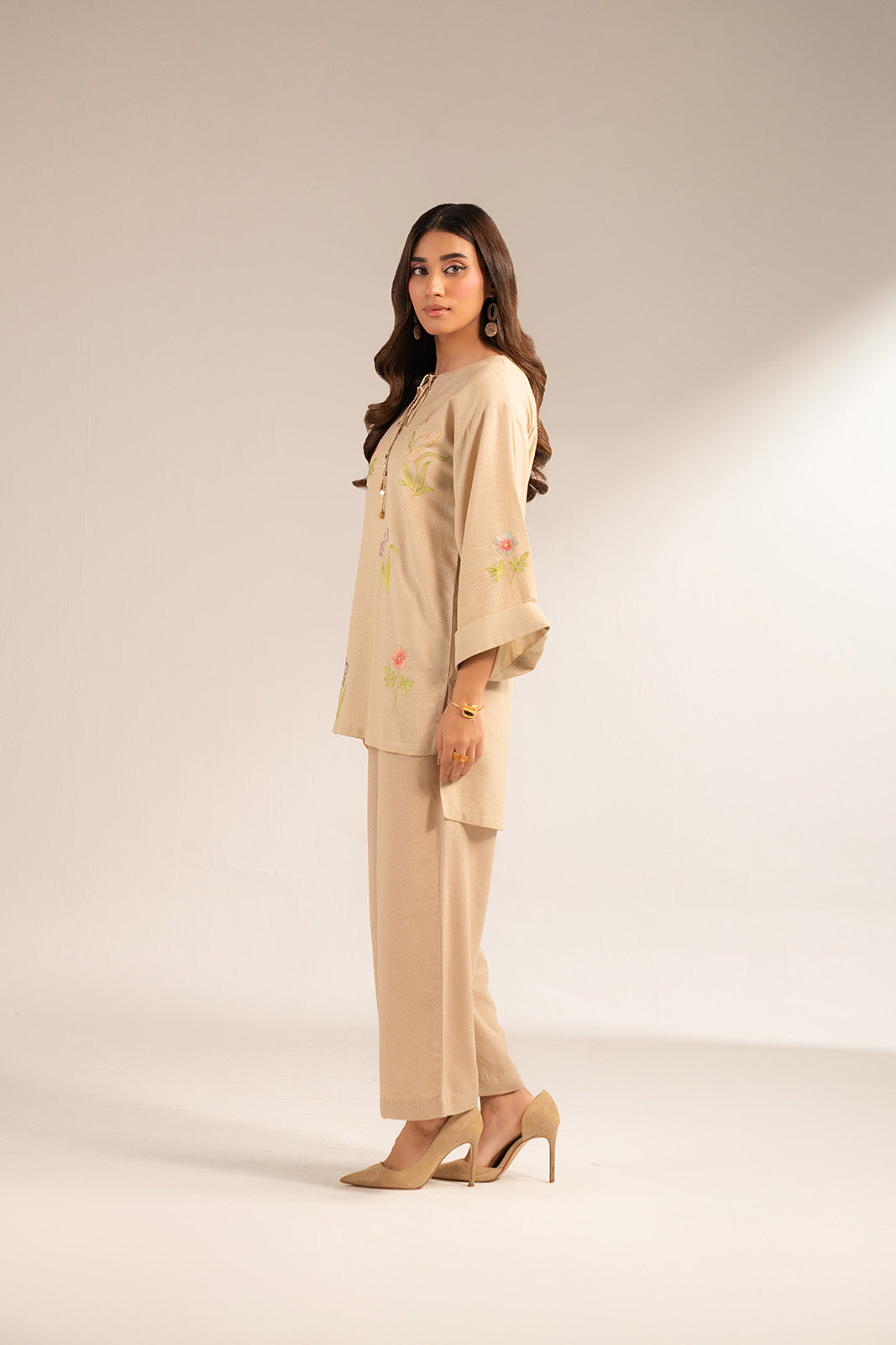 2 Piece Lawn Karandi Embroidered Shirt (CP0326)