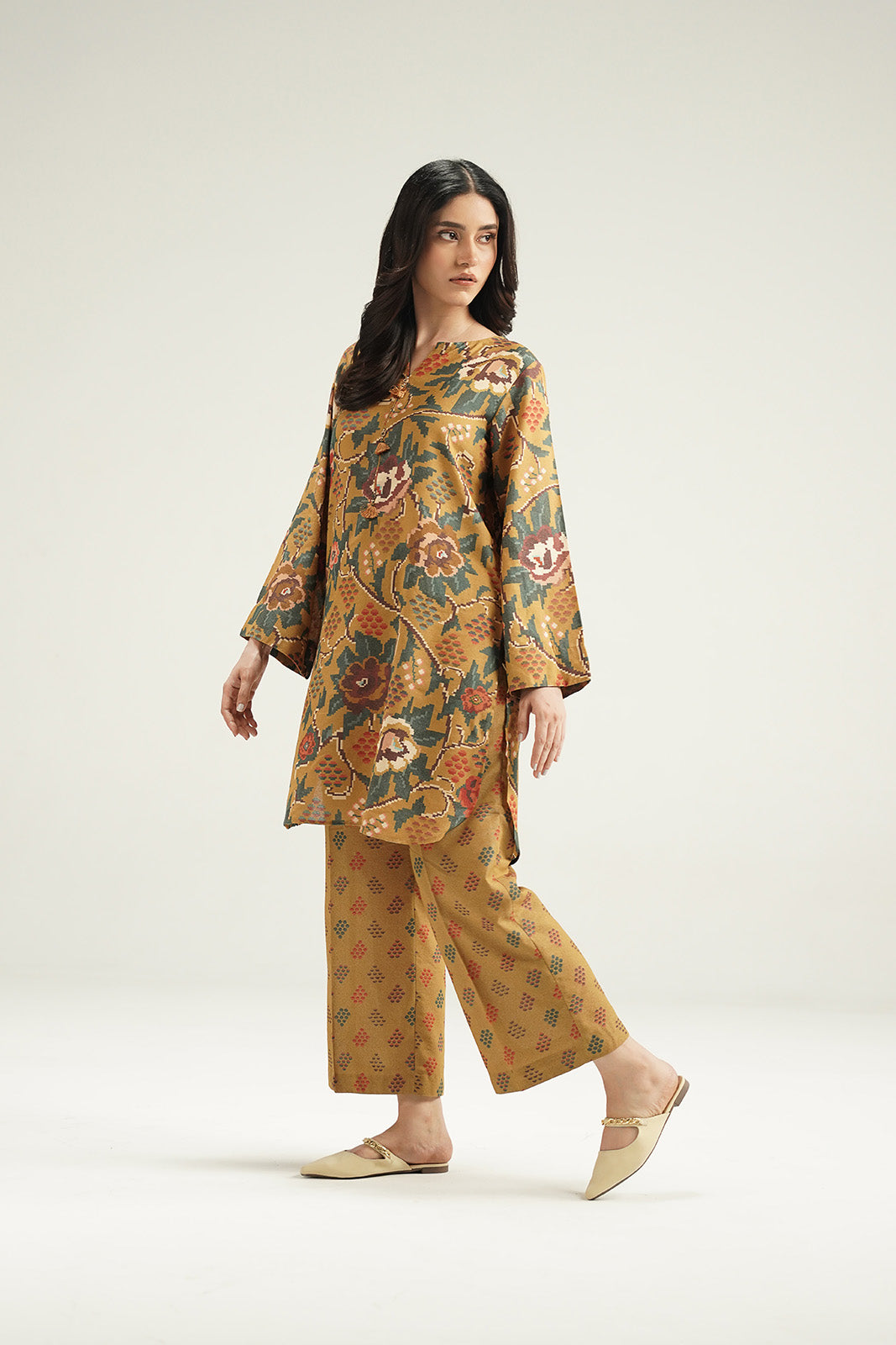2 Piece Printed Lawn Karandi Printed Suit (CP0534)