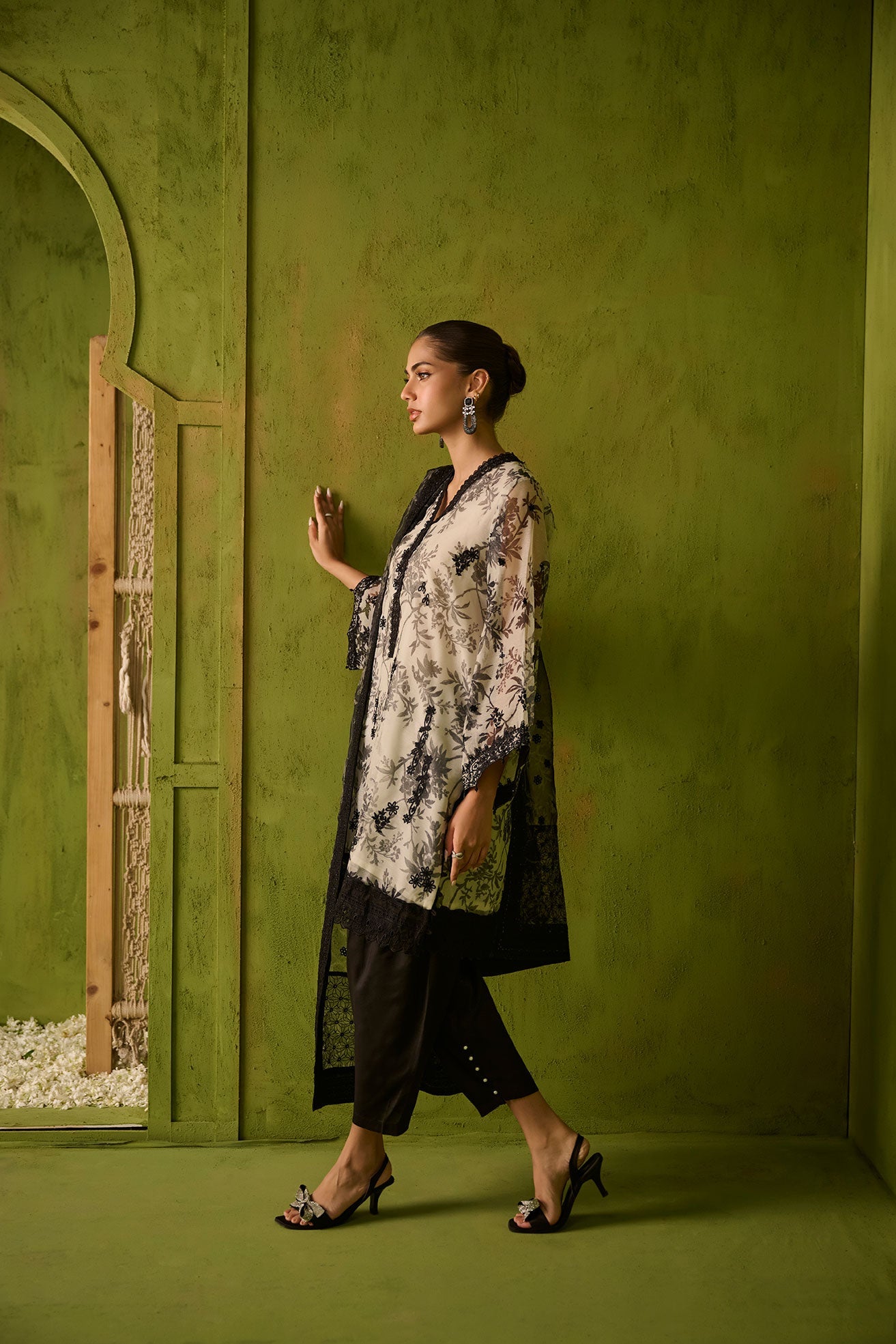 Ss24Da-2467 Grey 2Pcs Embroidered Kurta With Trouser