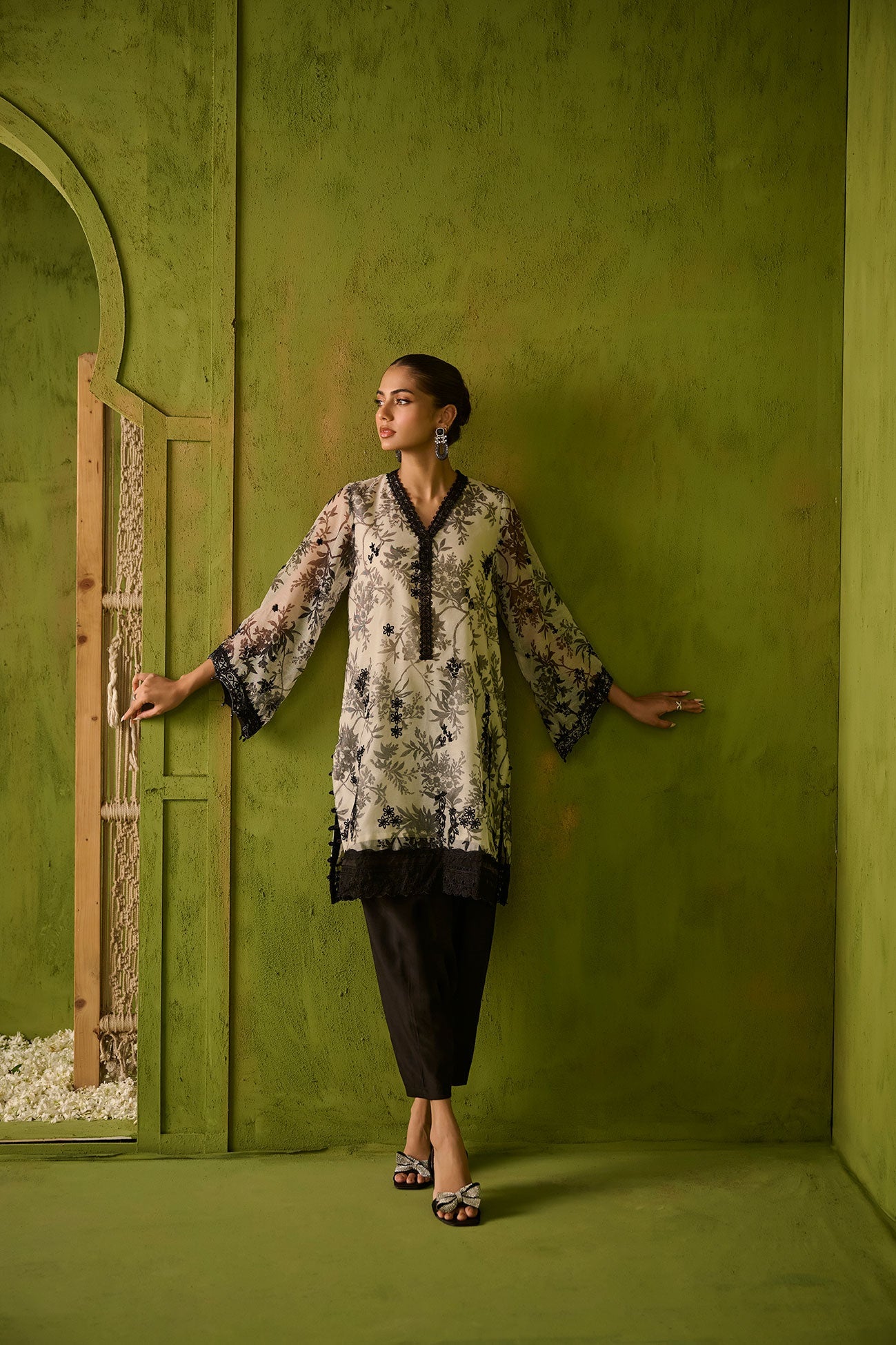 Ss24Da-2467 Grey 2Pcs Embroidered Kurta With Trouser