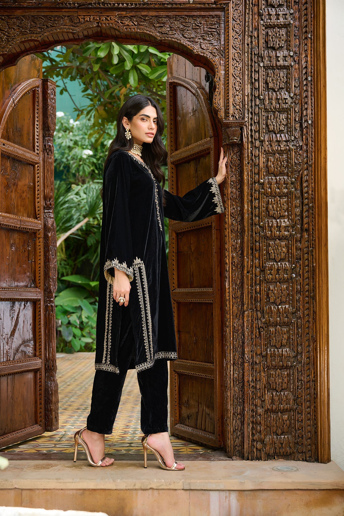 Da-1874 Black Embroidered Kurta