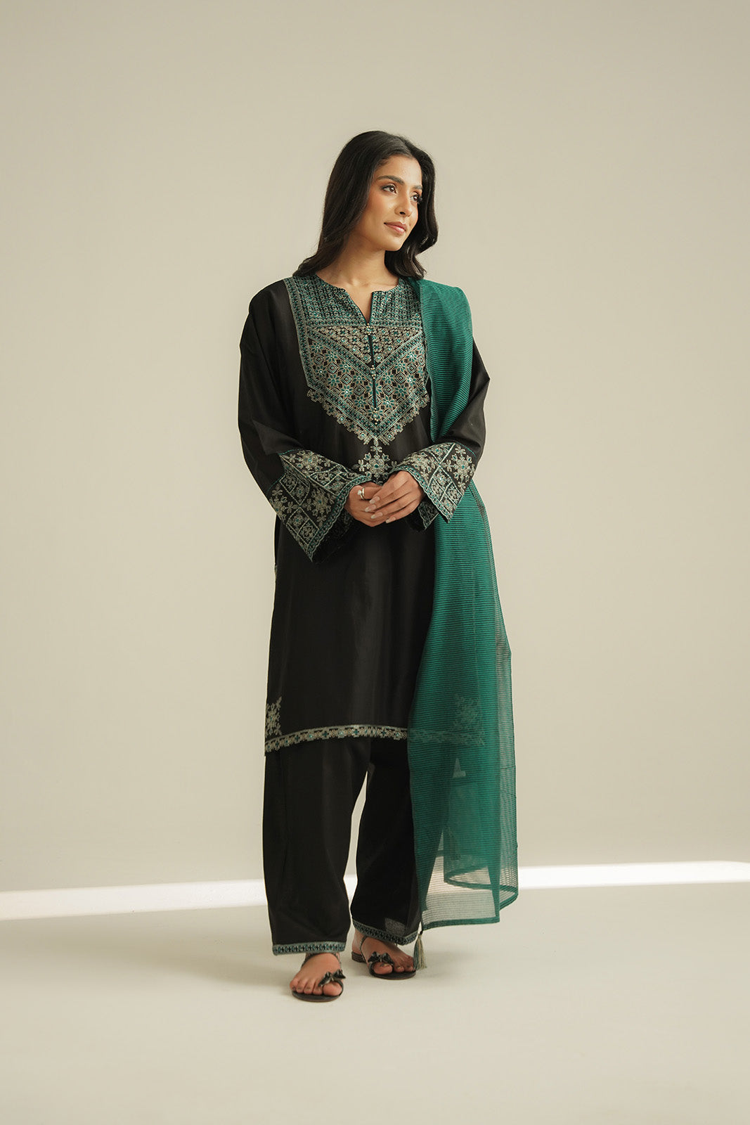 3 Piece Lawn Embroidered Suit (CS0456)