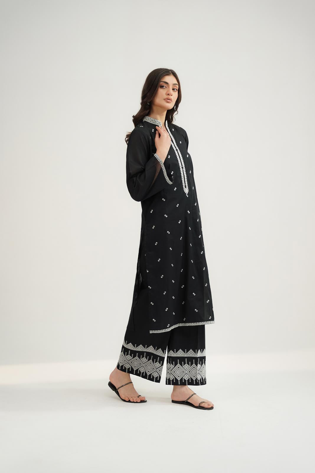 2 Piece Lawn Embroidered Suit (CS0537)