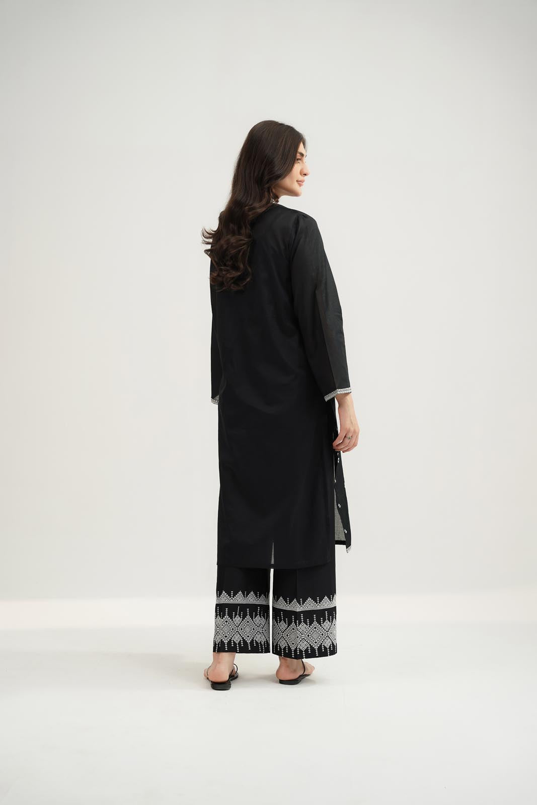 2 Piece Lawn Embroidered Suit (CS0537)