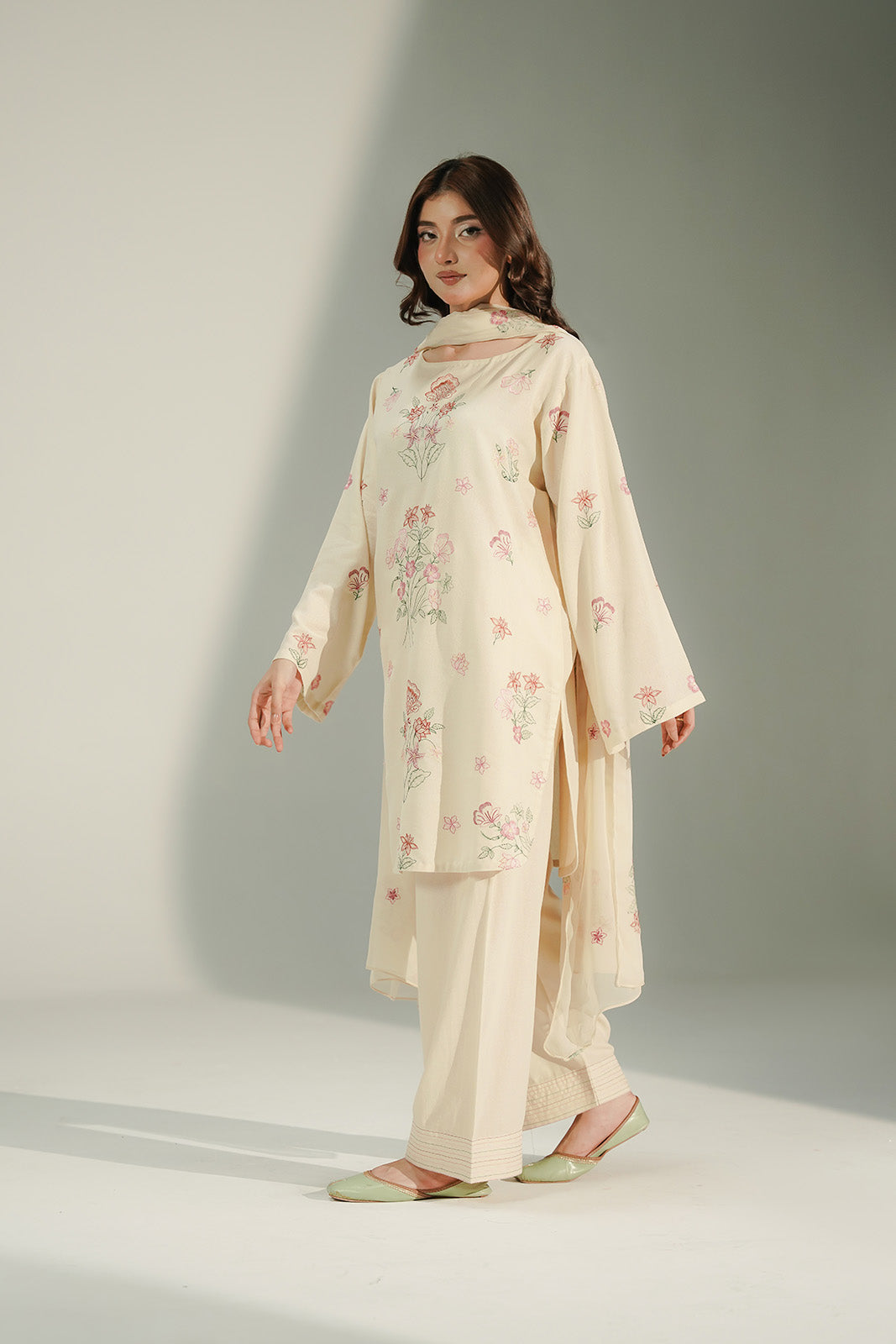 3 Piece Lawn Karandi Embroidered Suit (CS0694)