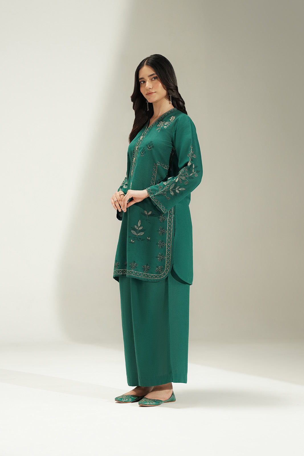 2 Piece Lawn Karandi Embroidered Suit (CS0703)