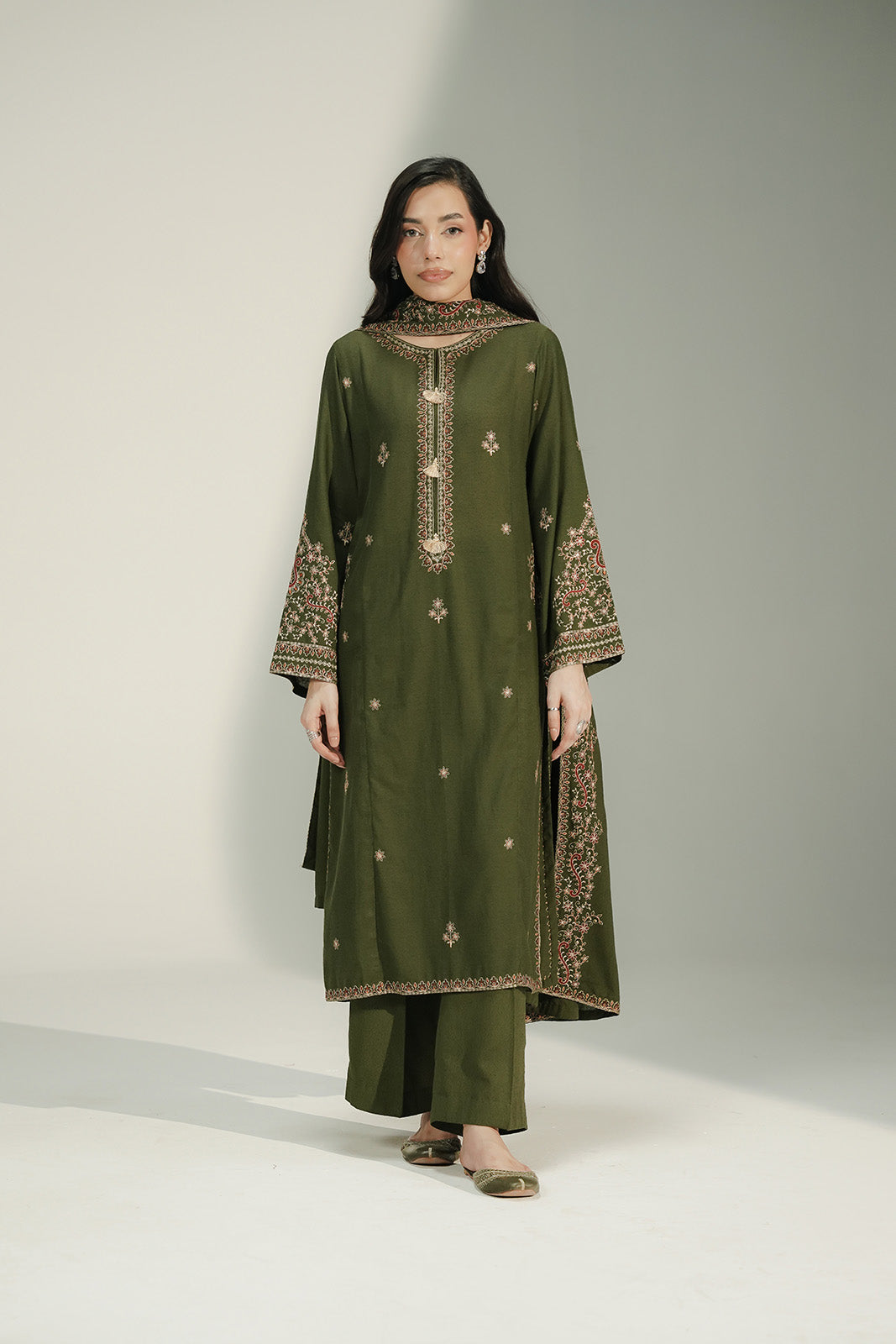 3 Piece Lawn Karandi Embroidered Suit (CS0717)