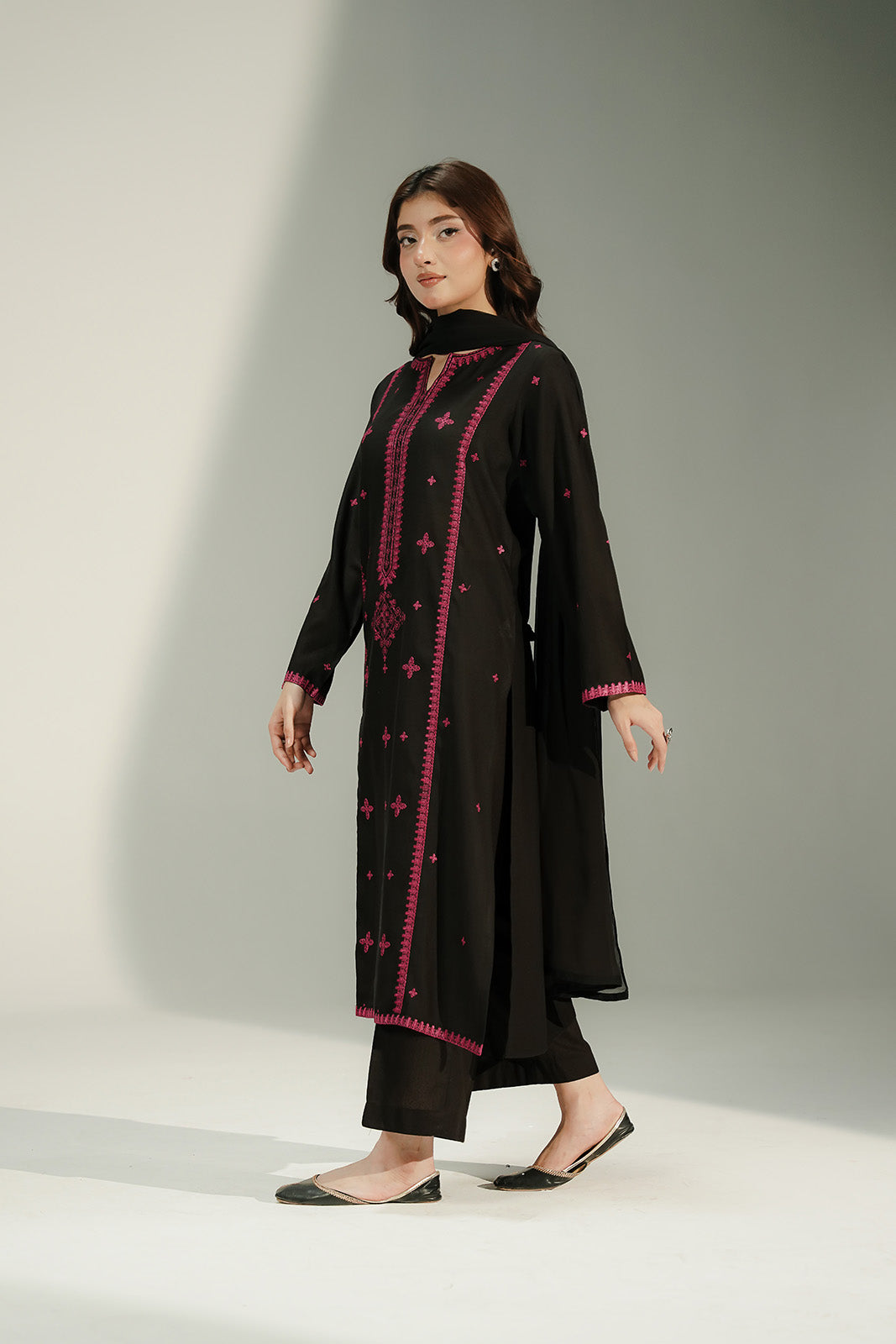 3 Piece Lawn Karandi Embroidered Suit (CS0736)