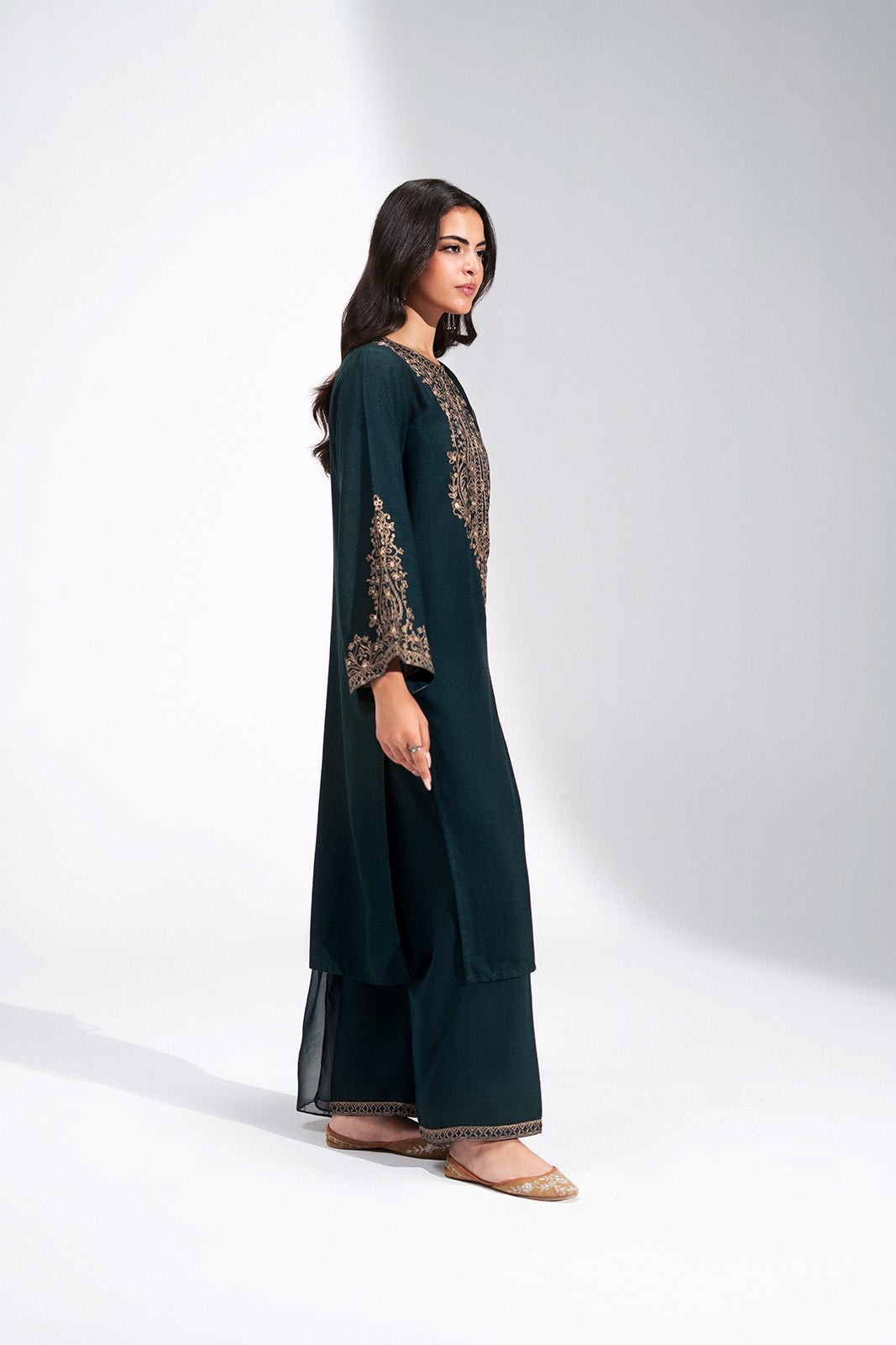 3 Piece Lawn Karandi Embroidered Suit (CS0746)