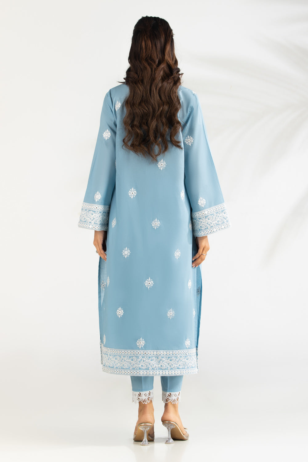 https://cdn.shopify.com/s/files/1/0706/3253/8159/files/CambricEmbroideredCo-OrdSetIPST-77485_back.jpg?v=1770706850
