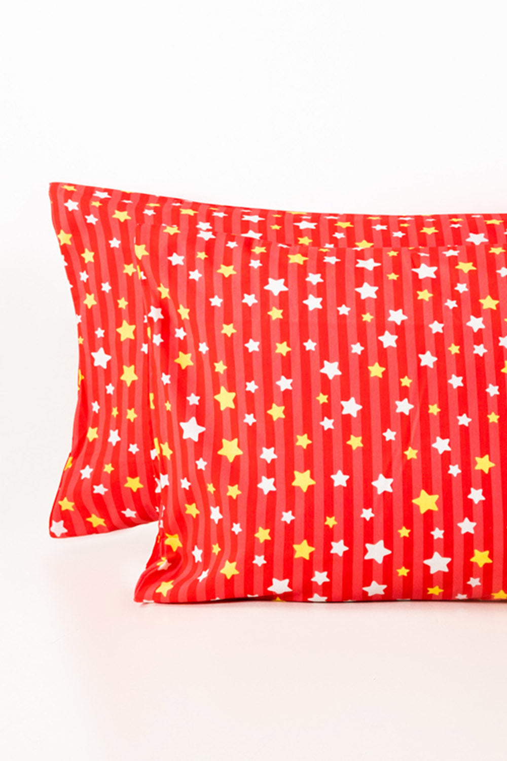https://cdn.shopify.com/s/files/1/0706/3253/8159/files/CircusStar-T-150-Pillow-Cover-Set-gulahmed-front_2.jpg?v=1775020407
