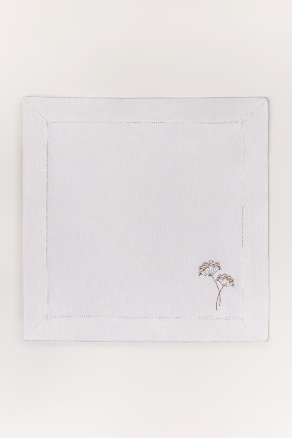 https://cdn.shopify.com/s/files/1/0706/3253/8159/files/Cloud2pcsembroiderednapkinset_1.jpg?v=1780744928