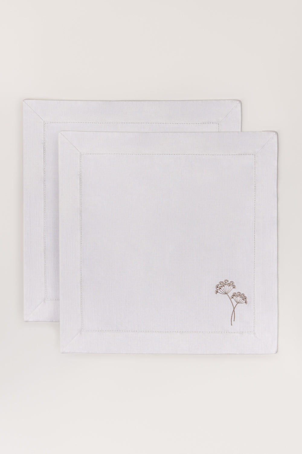 https://cdn.shopify.com/s/files/1/0706/3253/8159/files/Cloud2pcsembroiderednapkinset_2.jpg?v=1780744927