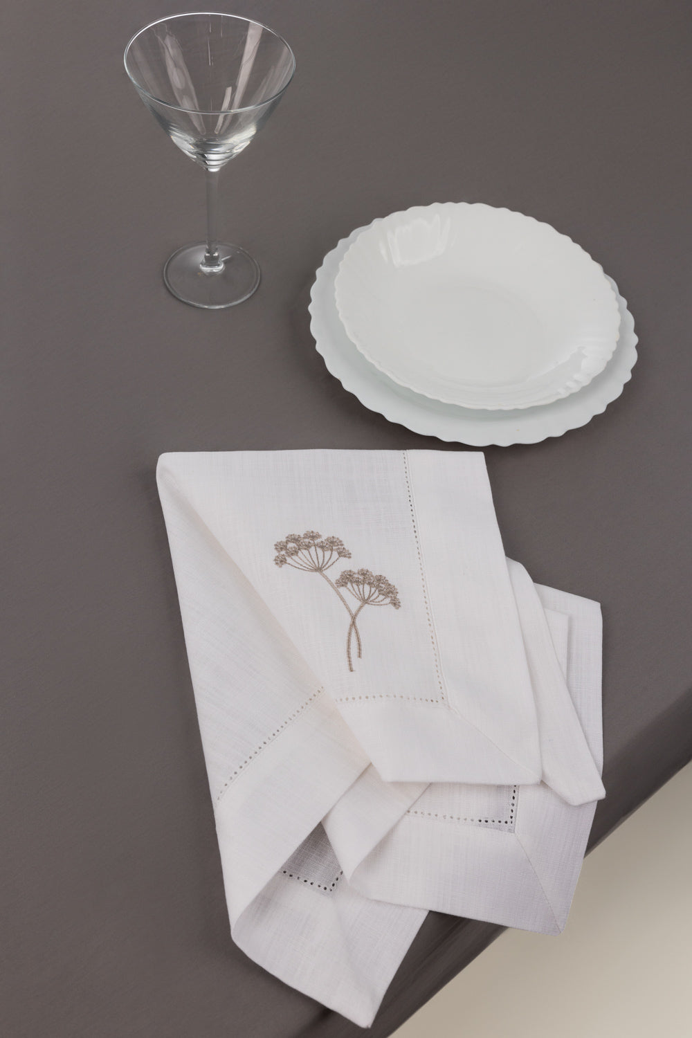 https://cdn.shopify.com/s/files/1/0706/3253/8159/files/Cloud2pcsembroiderednapkinset_5.jpg?v=1780744928
