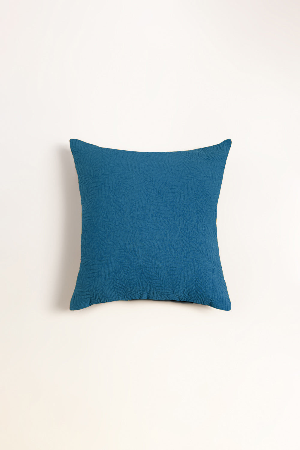 https://cdn.shopify.com/s/files/1/0706/3253/8159/files/CoastalMatelassecushion_1.jpg?v=1761120996