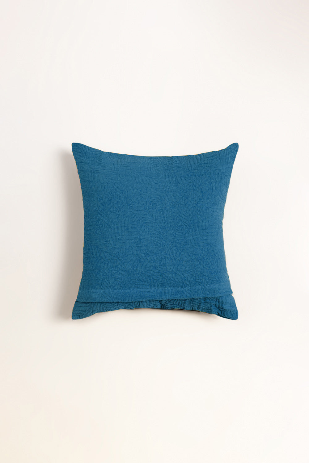 https://cdn.shopify.com/s/files/1/0706/3253/8159/files/CoastalMatelassecushion_3.jpg?v=1761120996