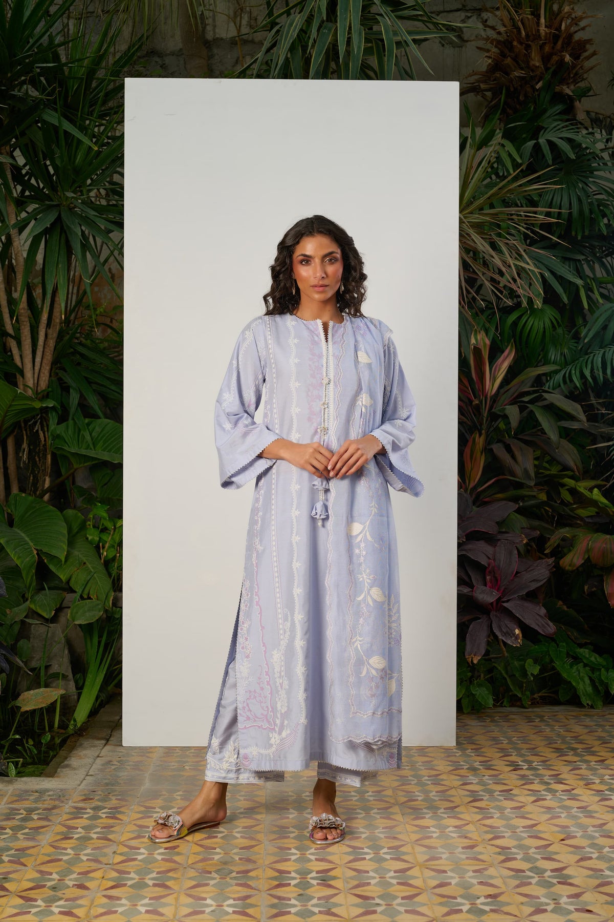 Nael 2-Piece