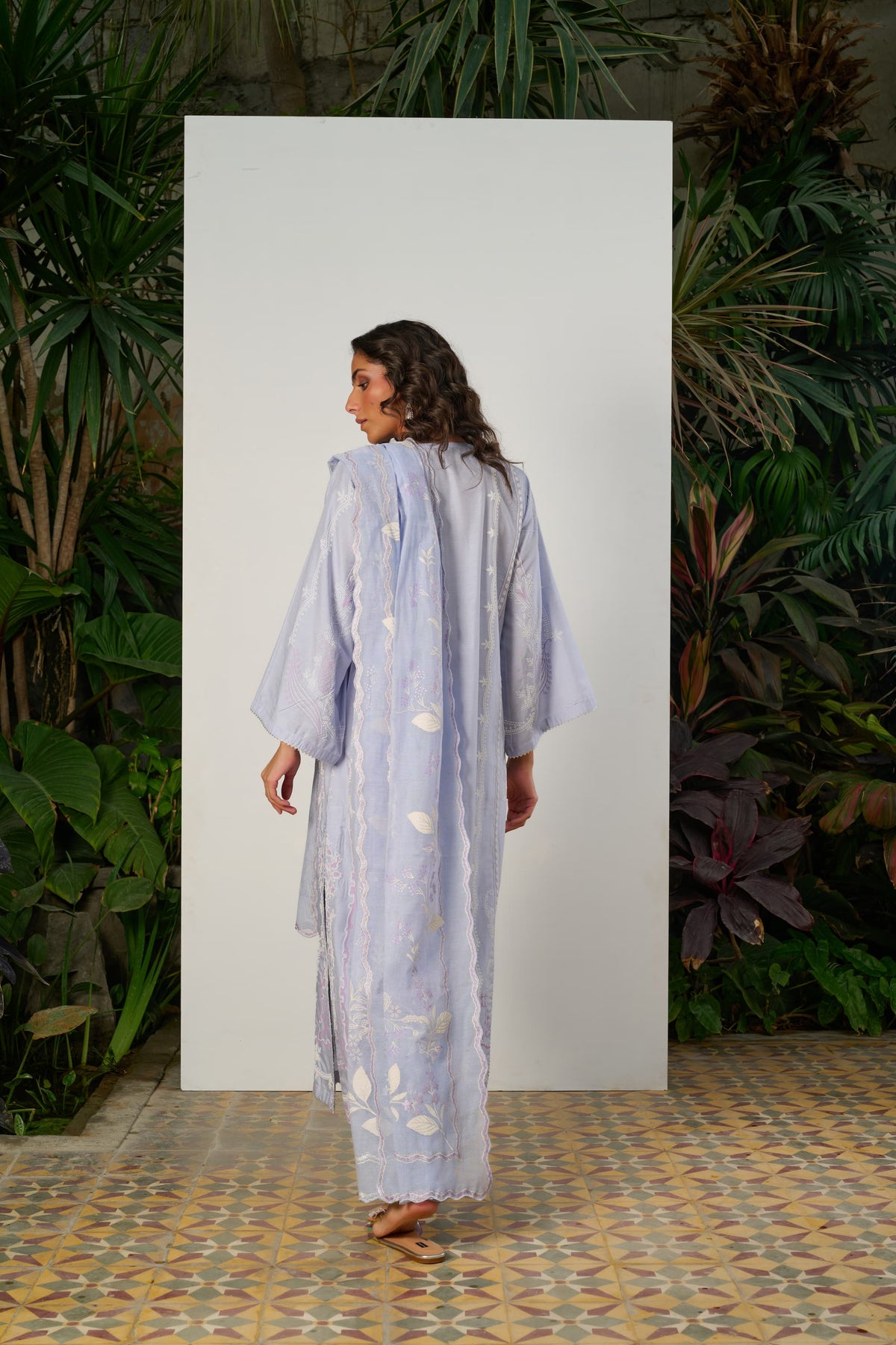 Nael 2-Piece